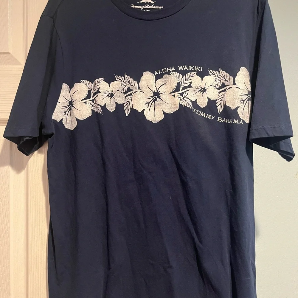 Tommy Bahama men’s 100 % cotton t shirt medium - Picture 2 of 4